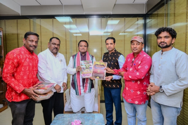 ରାଜ୍ୟ ସ୍ତରୀୟ ସମ୍ବଲପୁରୀ ଦିନ ପାଇଁ ମୁଖ୍ୟମନ୍ତ୍ରୀଙ୍କୁ ନିମନ୍ତ୍ରଣ ରାଜ୍ୟ ସ୍ତରୀୟ ସମ୍ବଲପୁରୀ ଦିନ ପାଇଁ ମୁଖ୍ୟମନ୍ତ୍ରୀଙ୍କୁ ନିମନ୍ତ୍ରଣ