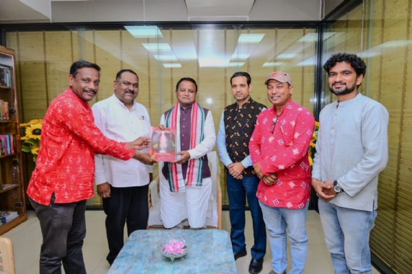 ରାଜ୍ୟ ସ୍ତରୀୟ ସମ୍ବଲପୁରୀ ଦିନ ପାଇଁ ମୁଖ୍ୟମନ୍ତ୍ରୀଙ୍କୁ ନିମନ୍ତ୍ରଣ ରାଜ୍ୟ ସ୍ତରୀୟ ସମ୍ବଲପୁରୀ ଦିନ ପାଇଁ ମୁଖ୍ୟମନ୍ତ୍ରୀଙ୍କୁ ନିମନ୍ତ୍ରଣ