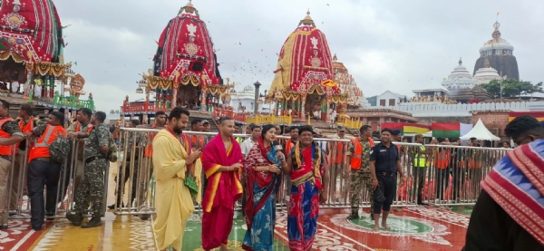 ଶ୍ରୀଗୁଣ୍ଡିଚା ରଥଯାତ୍ରା : ପହଣ୍ଡି ଆରମ୍ଭ, ସୁଦର୍ଶନ ଦର୍ପଦଳନ ରଥରେ ବିରାଜମାନ ଶ୍ରୀଗୁଣ୍ଡିଚା ରଥଯାତ୍ରା : ପହଣ୍ଡି ଆରମ୍ଭ, ସୁଦର୍ଶନ ଦର୍ପଦଳନ ରଥରେ ବିରାଜମାନ