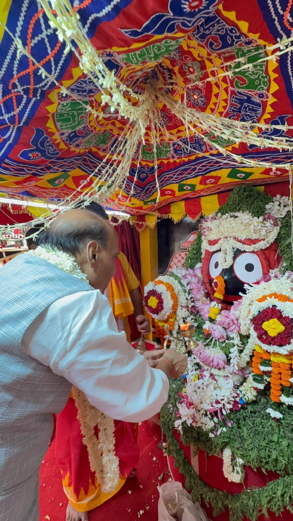 ଦିଲ୍ଲୀରେ ରଥଯାତ୍ରାରେ ଯୋଗ ଦେଲେ କେନ୍ଦ୍ର ପ୍ରତିରକ୍ଷା ମନ୍ତ୍ରୀ ରାଜନାଥ ସିଂହ ଦିଲ୍ଲୀରେ ରଥଯାତ୍ରାରେ ଯୋଗ ଦେଲେ କେନ୍ଦ୍ର ପ୍ରତିରକ୍ଷା ମନ୍ତ୍ରୀ ରାଜନାଥ ସିଂହ