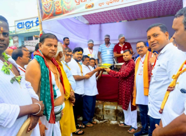 ଯୁବ ସ୍ଵାଭିମାନ ଟ୍ରଷ୍ଟ ପକ୍ଷରୁ ଶ୍ରୀଗୁଣ୍ଡିଚାରେ ସେବା କାର୍ଯ୍ୟ ଯୁବ ସ୍ଵାଭିମାନ ଟ୍ରଷ୍ଟ ପକ୍ଷରୁ ଶ୍ରୀଗୁଣ୍ଡିଚାରେ ସେବା କାର୍ଯ୍ୟ