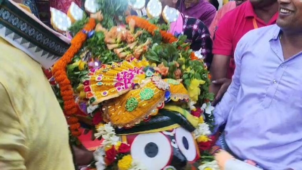 ବଲାଙ୍ଗିର ସିଆର୍ପିଏଫ୍ ବାଟାଲିୟନ ରଥ ଯାତ୍ରା , ମୁଖ୍ୟାଳୟରେ ରଥାରୁଢ଼ ହେଲେ ତିନି ଠାକୁର ବଲାଙ୍ଗିର ସିଆର୍ପିଏଫ୍ ବାଟାଲିୟନ ରଥ ଯାତ୍ରା , ମୁଖ୍ୟାଳୟରେ ରଥାରୁଢ଼ ହେଲେ ତିନି ଠାକୁର