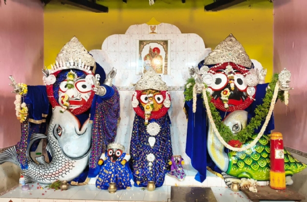 ହଜାର ହଜାର ଭକ୍ତଙ୍କ ସମାଗମ ଶ୍ରୀ ଜିଉ ମତ୍ସ୍ୟ ଓ କଛପ ଅବତାରରେ ଦେଲେ ଦର୍ଶନ ହଜାର ହଜାର ଭକ୍ତଙ୍କ ସମାଗମ ଶ୍ରୀ ଜିଉ ମତ୍ସ୍ୟ ଓ କଛପ ଅବତାରରେ ଦେଲେ ଦର୍ଶନ