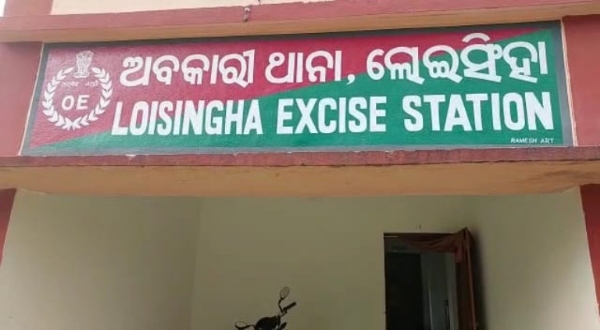 ଦେଶୀ ଓ ରନ୍ଧା ମଦ ଜବତ, ତିନି ଗିରଫ ଦେଶୀ ଓ ରନ୍ଧା ମଦ ଜବତ, ତିନି ଗିରଫ