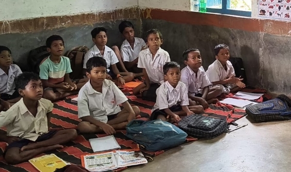ଜଣେ ଶିକ୍ଷକଙ୍କ ଭରସାରେ ଚାଲିଛି କାଉଡିଆଗୁଡା ବିଦ୍ୟାଳୟ, ବିପର୍ଯ୍ୟସ୍ତ ଶିକ୍ଷା ବ୍ୟବସ୍ଥା - ଜଣେ ଶିକ୍ଷକଙ୍କ ଭରସାରେ ଚାଲିଛି କାଉଡିଆଗୁଡା ବିଦ୍ୟାଳୟ, ବିପର୍ଯ୍ୟସ୍ତ ଶିକ୍ଷା ବ୍ୟବସ୍ଥା -