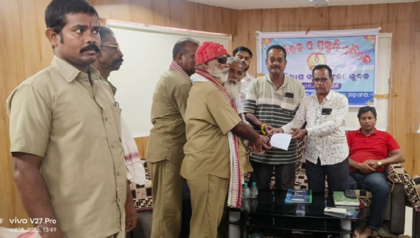 ଡ୍ରାଇଭର ମହାସଂଘ ପକ୍ଷରୁ ଦାବି ପତ୍ର ଡ୍ରାଇଭର ମହାସଂଘ ପକ୍ଷରୁ ଦାବି ପତ୍ର