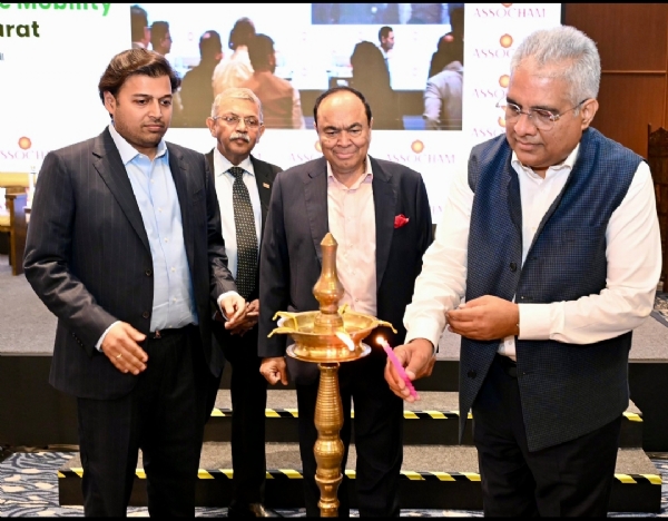 एसोचैम के कार्यक्रम को संबोधित करते हुए केंद्रीय मंत्री एसोचैम के कार्यक्रम को संबोधित करते हुए केंद्रीय मंत्री