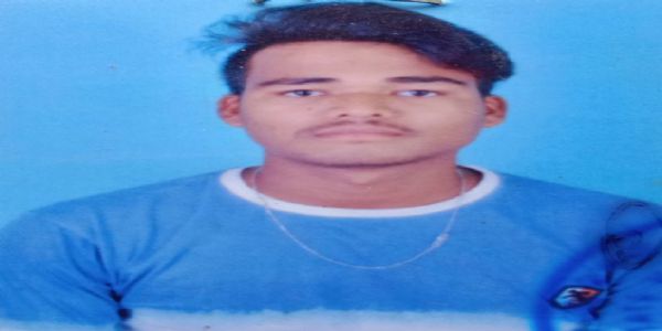 ଟ୍ରେନ୍ ରେ କଟି ଯୁବକଙ୍କ ମୃତ୍ୟୁ, କାରଣ ଅସ୍ପଷ୍ଟ