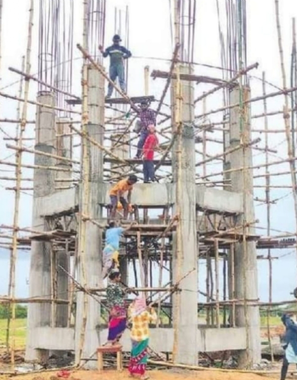 ପାନୀୟଜଳ ପ୍ରକଳ୍ପ କାମରେ ସୁରକ୍ଷା ଅବହେଳା ଶ୍ରମିକଙ୍କ ଜୀବନ ସହ ଖେଳ ପାନୀୟଜଳ ପ୍ରକଳ୍ପ କାମରେ ସୁରକ୍ଷା ଅବହେଳା ଶ୍ରମିକଙ୍କ ଜୀବନ ସହ ଖେଳ