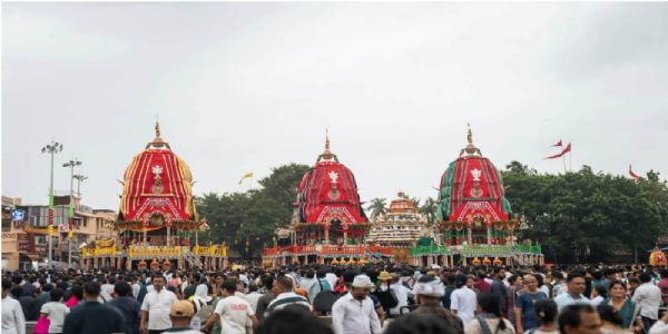 ଆଡ଼ପ ମଣ୍ଡପରେ ଶ୍ରଦ୍ଧାଳୁଙ୍କୁ ଦର୍ଶନ ଦେଉଛନ୍ତି ଚତୁର୍ଦ୍ଧାମୂର୍ତି