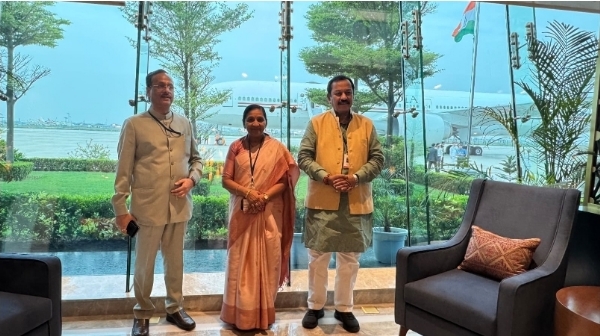 ରାଷ୍ଟ୍ରପତିଙ୍କ ସହ ତିନି ଦେଶ ଗସ୍ତରେ କେନ୍ଦ୍ର ରାଷ୍ଟ୍ରମନ୍ତ୍ରୀ ନିମୁବେନ୍ ବାମ୍ଭାନିଆ ରାଷ୍ଟ୍ରପତିଙ୍କ ସହ ତିନି ଦେଶ ଗସ୍ତରେ କେନ୍ଦ୍ର ରାଷ୍ଟ୍ରମନ୍ତ୍ରୀ ନିମୁବେନ୍ ବାମ୍ଭାନିଆ