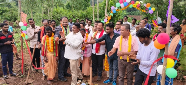 ଖଇରପୁଟ ବ୍ଲକର ସିସାପୁଟଠାରେ ଜିଲ୍ଲାପାଳଙ୍କ ଦ୍ୱାରା ସିଲଭର ଓକ୍ ବୃକ୍ଷରୋପଣ କାର୍ଯ୍ୟକ୍ରମ ଶୁଭାରମ୍ଭ ଖଇରପୁଟ ବ୍ଲକର ସିସାପୁଟଠାରେ ଜିଲ୍ଲାପାଳଙ୍କ ଦ୍ୱାରା ସିଲଭର ଓକ୍ ବୃକ୍ଷରୋପଣ କାର୍ଯ୍ୟକ୍ରମ ଶୁଭାରମ୍ଭ