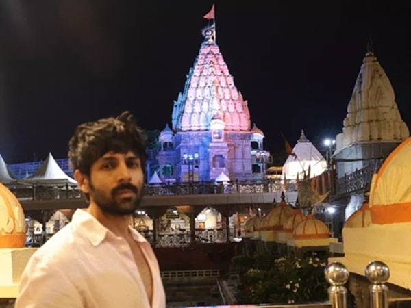 महाकाल मंदिर पहुंचे बॉलीवुड अभिनेता कार्तिक आर्यन महाकाल मंदिर पहुंचे बॉलीवुड अभिनेता कार्तिक आर्यन