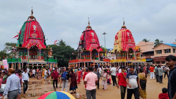 ନାକଚଣା ଦ୍ବାରରେ ଲାଗିଲା ତାଳଧ୍ଵଜ ଓ ନନ୍ଦିଘୋଷ ରଥ ନାକଚଣା ଦ୍ବାରରେ ଲାଗିଲା ତାଳଧ୍ଵଜ ଓ ନନ୍ଦିଘୋଷ ରଥ