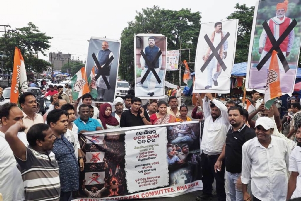 CHATRACHATRI NKA  AKRAMANA KU CONGRESS RA NINDA