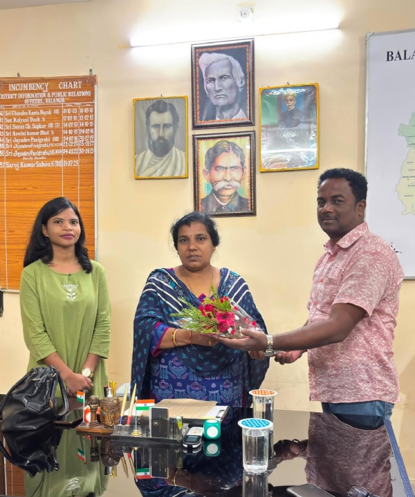 ଲୋକସମ୍ପର୍କ ବିଭାଗର ଯୁଗ୍ମ ନିର୍ଦ୍ଦେଶକ ତଥା ଅତିରିକ୍ତଉପନିର୍ଦ୍ଦେଶକ,ପଶ୍ଚିମାଞ୍ଚଳ, ଶ୍ରୀମତୀ.  କଲ୍ୟାଣୀ ଦାସ  ବଲାଙ୍ଗୀର ଜିଲ୍ଲା ଗସ୍ତ