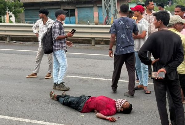 ajana gadi dhakare sramikr mrutyu