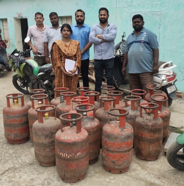 ବେଆଇନ୍ ଗ୍ୟାସ୍ ମହଜୁଦରେ ଚଢ଼ାଉ: ୨୦ଟି ଘରୋଇ ସିଲିଣ୍ଡର ଜବତ