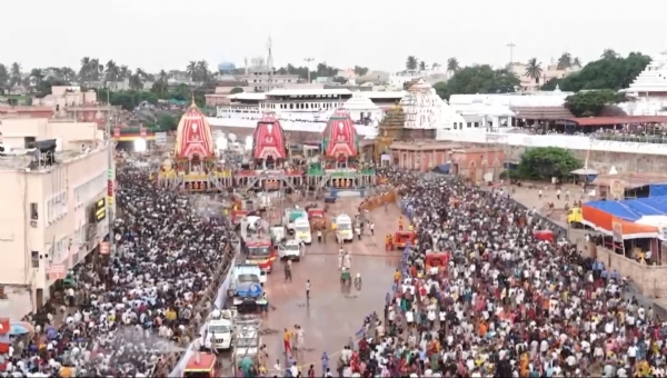 ସୁନାବେଶରେ ଝଟକିଲେ ଚତୁର୍ଦ୍ଧାବିଗ୍ରହ ମହଣ ମହଣ ସୁନାରେ ସୁନାବେଶ ୧୨ଲକ୍ଷ ଶ୍ରଦ୍ଧାଳୁଙ୍କ ଦର୍ଶନ