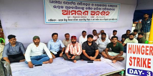 ୩ୟ ଦିନରେ ପହଂଚିଲା ଜିଲା ଟିପ୍ପର ଓ ଟ୍ରକ୍ ମାଲିକ ସଂଘର ଆମରଣ ଅନଶନ, ପ୍ରଶାସନ ନିଦାବିଷ୍ଣୁ