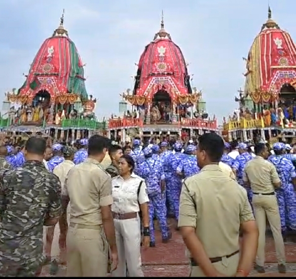 ସୁନାବେଶରେ ଝଟକିଲେ ଚତୁର୍ଦ୍ଧାବିଗ୍ରହ ମହଣ ମହଣ ସୁନାରେ ସୁନାବେଶ ୧୨ଲକ୍ଷ ଶ୍ରଦ୍ଧାଳୁଙ୍କ ଦର୍ଶନ