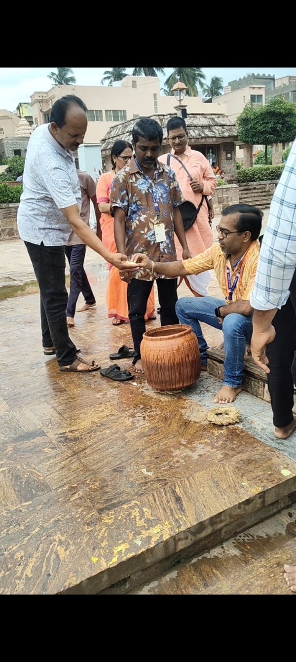 ଜିଲ୍ଲା ପ୍ରଶାସନ ପକ୍ଷରୁ ରସଗୋଲା ବଣ୍ଟନ