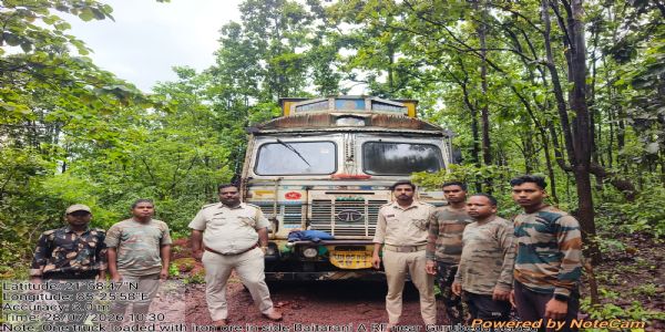 କେନ୍ଦୁଝର ବନ ବିଭାଗର ବଡ଼ ସଫଳତା – ବେଆଇନ ଲୁହାପଥର ପରିବହନ ବେଳେ ଟ୍ରକ୍ ଓ ଜେସିବି ଜବତ