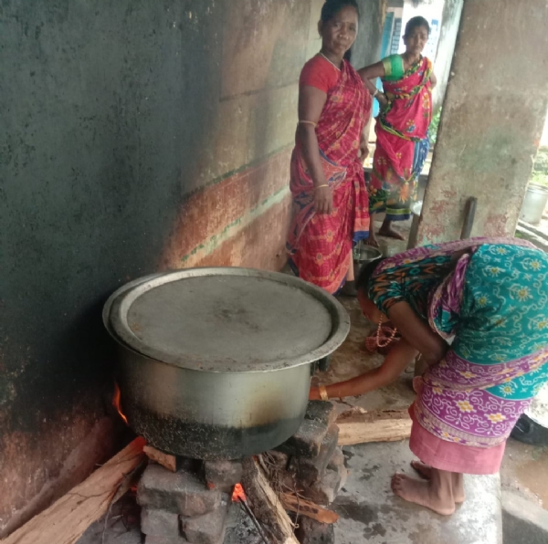  ରାମଗିରି ନୋଡାଲ ଉଚ୍ଚ ପ୍ରାଥମିକ ବିଦ୍ୟାଳୟରେ ଛାତ୍ରଛାତ୍ରୀଙ୍କୁ  ମଧ୍ୟାହ୍ନ  ଭୋଜନ ଦେବା ରେ ବିଳମ୍ବ