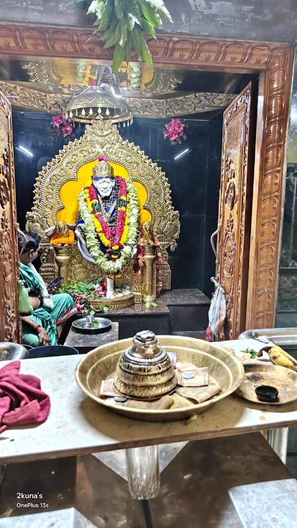 ଗୁରୁ ପୁଣ୍ଣିମା ଅବସରରେ ସିରିଡି  ସାଇ ବାବା ମନ୍ଦିରରେ ଭକ୍ତଙ୍କ ଭିଡ