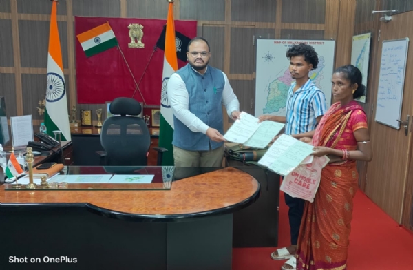 ସ୍ୱର୍ଗତ ଲାକେ ପଡ଼ିଆମୀଙ୍କ ପରିବାରକୁ ମିଳିଲା ବ୍ୟକ୍ତିଗତ ଜଙ୍ଗଲ ଅଧିକାର ଓ ଜମି ପଟ୍ଟା