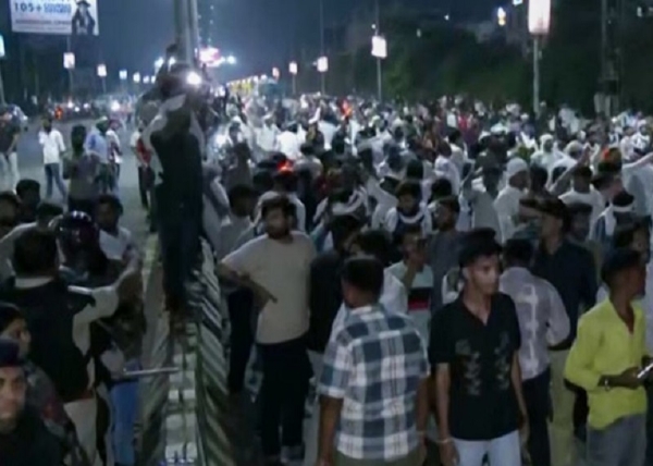 आंदोलन कर रहे किसान आंदोलन कर रहे किसान