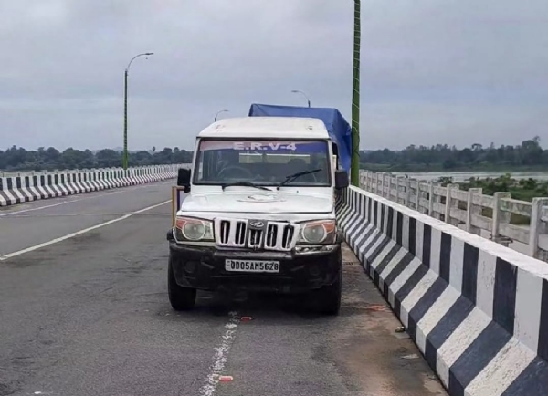 ପୋଲିସର କଡ଼ା ନଜରରେ ମହାନଦୀର ଚାଉଁରପୁର ବ୍ରିଜ ପୋଲିସର କଡ଼ା ନଜରରେ ମହାନଦୀର ଚାଉଁରପୁର ବ୍ରିଜ