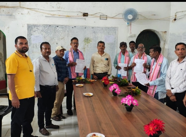 ଅବସରକାଳୀନ ବିଦାୟ ସମାରୋହରେ ଶିକ୍ଷକମାନଙ୍କୁ ଫାଇନାଲ ପେନସନ ପତ୍ର ପ୍ରଦାନ ଅବସରକାଳୀନ ବିଦାୟ ସମାରୋହରେ ଶିକ୍ଷକମାନଙ୍କୁ ଫାଇନାଲ ପେନସନ ପତ୍ର ପ୍ରଦାନ