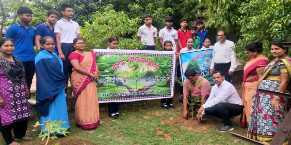 ପଞ୍ଚପଡ଼ା ହାଇସ୍କୁଲରେ ବନ ମହୋତ୍ସବ