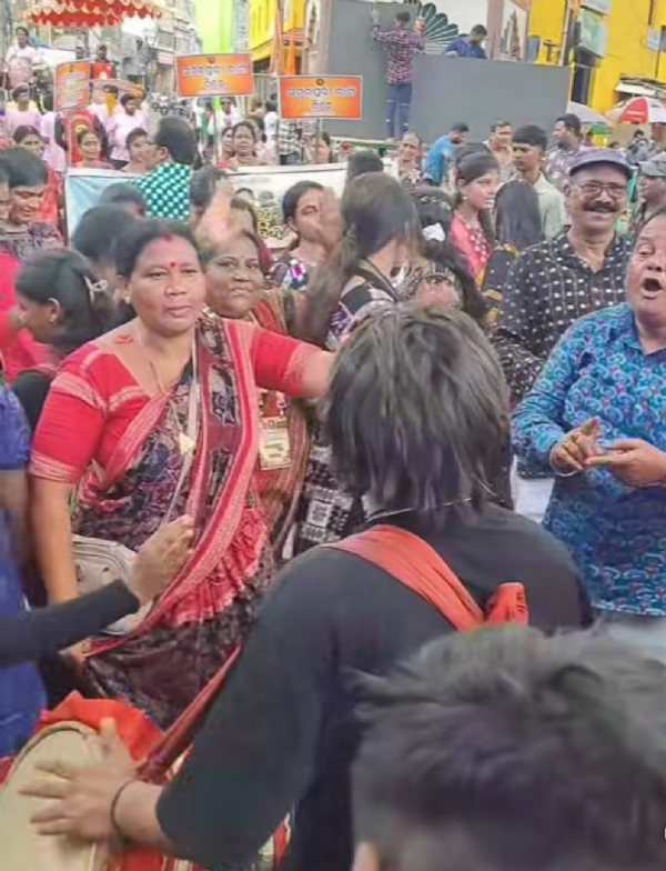 ପଶ୍ଚିମାଞ୍ଚଳ ଏକତା ମଞ୍ଚ ପକ୍ଷରୁ ୧୪ ରାଜ୍ୟ ସ୍ତରୀୟ ସମ୍ବଲପୁରୀ ଦିନ୍ ଶୁଭାରମ୍ଭ ପଶ୍ଚିମାଞ୍ଚଳ ଏକତା ମଞ୍ଚ ପକ୍ଷରୁ ୧୪ ରାଜ୍ୟ ସ୍ତରୀୟ ସମ୍ବଲପୁରୀ ଦିନ୍ ଶୁଭାରମ୍ଭ