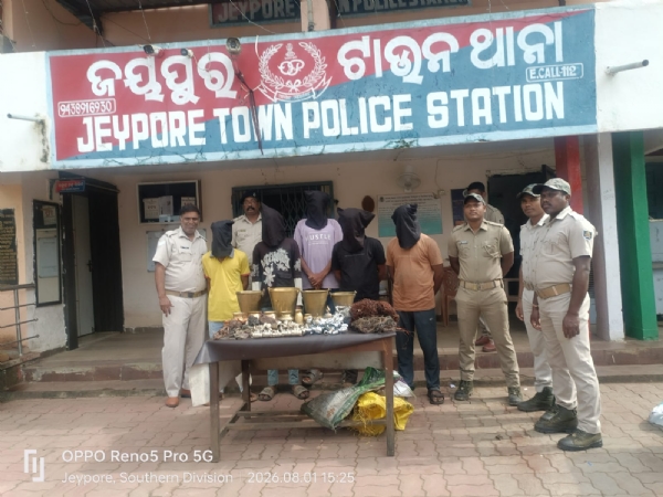 ଚୋରି ଓ ଲୁଟ ମାମଲାରେ, ୫ ଅଭିଯୁକ୍ତ ଗିରଫ ଚୋରି ଓ ଲୁଟ ମାମଲାରେ, ୫ ଅଭିଯୁକ୍ତ ଗିରଫ