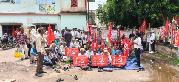 ଶ୍ରମିକ–କୃଷକଙ୍କ ଦାବିରେ କେନ୍ଦ୍ରାପଡାରେ ବିଶାଳ ମିଳିତ ବିକ୍ଷୋଭ ଶ୍ରମିକ–କୃଷକଙ୍କ ଦାବିରେ କେନ୍ଦ୍ରାପଡାରେ ବିଶାଳ ମିଳିତ ବିକ୍ଷୋଭ