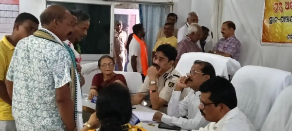 ବିନିକା ବ୍ଲକରେ ଯୁଗ୍ମ ଅଭିଯୋଗ ଶୁଣାଣି ଶିବିର ଅନୁଷ୍ଠିତ : ୬୩ଟି ଦରଖାସ୍ତ ଗ୍ରହଣ ବିନିକା ବ୍ଲକରେ ଯୁଗ୍ମ ଅଭିଯୋଗ ଶୁଣାଣି ଶିବିର ଅନୁଷ୍ଠିତ : ୬୩ଟି ଦରଖାସ୍ତ ଗ୍ରହଣ