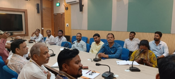 ବଲାଙ୍ଗୀର ଜିଲ୍ଲାରେ ‘ହର ଘର ତ୍ରିରଙ୍ଗା’ ଓ ‘ବନ୍ଦେ ମାତରମ୍’ ଅଭିଯାନକୁ ବ୍ୟାପକ ଜନସହଭାଗିତାରେ ପାଳନ ପାଇଁ ପ୍ରଶାସନ ପକ୍ଷରୁ ପ୍ରସ୍ତୁତି ବଲାଙ୍ଗୀର ଜିଲ୍ଲାରେ ‘ହର ଘର ତ୍ରିରଙ୍ଗା’ ଓ ‘ବନ୍ଦେ ମାତରମ୍’ ଅଭିଯାନକୁ ବ୍ୟାପକ ଜନସହଭାଗିତାରେ ପାଳନ ପାଇଁ ପ୍ରଶାସନ ପକ୍ଷରୁ ପ୍ରସ୍ତୁତି