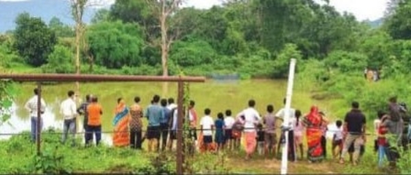 ଏମଭି-୧୦୪ ଗ୍ରାମ ପୋଖରୀରେ କୁମ୍ଭୀର ଏମଭି-୧୦୪ ଗ୍ରାମ ପୋଖରୀରେ କୁମ୍ଭୀର