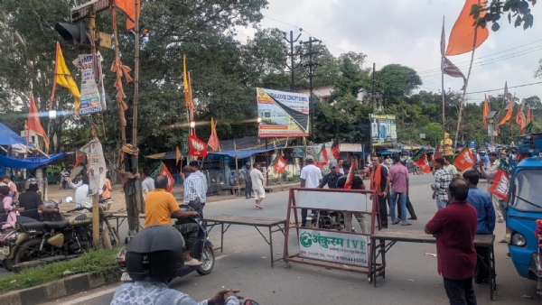 बैंड के समर्थन में उतरे भाजपा कार्यकर्ता बैंड के समर्थन में उतरे भाजपा कार्यकर्ता