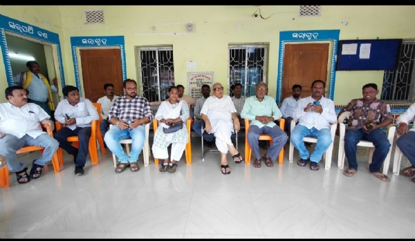 ଗୌରଗୋଠ ପଂଚାୟତରେ ସମସ୍ୟା ଶୁଣିଲେ ନରସିଂହ ସାର କଳାବଜାରି ଓ ନକଲି ସାର କୁ ନେଇ ଚାଷୀ କଲେ ଅଭିଯୋଗ ଅତ୍ୟଧିକ ବର୍ଷା ଜନିତ କ୍ଷୟକ୍ଷତିର ହୋଇନାହିଁ ଆକଳନ