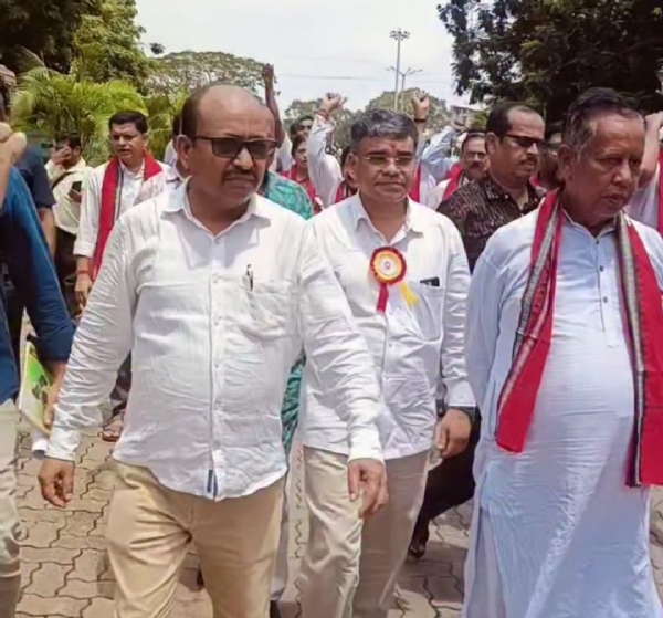ଏମ୍ସିଏଲ୍ ମୁଖ୍ୟାଳୟ ସମ୍ମୁଖରେ ଶ୍ରମିକଙ୍କୁ ନ୍ୟାୟ ଦାବିରେ ହିନ୍ଦ୍ ମଜଦୁର ସଭାର ପ୍ରତିବାଦ ଏମ୍ସିଏଲ୍ ମୁଖ୍ୟାଳୟ ସମ୍ମୁଖରେ ଶ୍ରମିକଙ୍କୁ ନ୍ୟାୟ ଦାବିରେ ହିନ୍ଦ୍ ମଜଦୁର ସଭାର ପ୍ରତିବାଦ