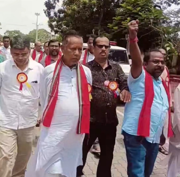 ଏମ୍ସିଏଲ୍ ମୁଖ୍ୟାଳୟ ସମ୍ମୁଖରେ ଶ୍ରମିକଙ୍କୁ ନ୍ୟାୟ ଦାବିରେ ହିନ୍ଦ୍ ମଜଦୁର ସଭାର ପ୍ରତିବାଦ ଏମ୍ସିଏଲ୍ ମୁଖ୍ୟାଳୟ ସମ୍ମୁଖରେ ଶ୍ରମିକଙ୍କୁ ନ୍ୟାୟ ଦାବିରେ ହିନ୍ଦ୍ ମଜଦୁର ସଭାର ପ୍ରତିବାଦ