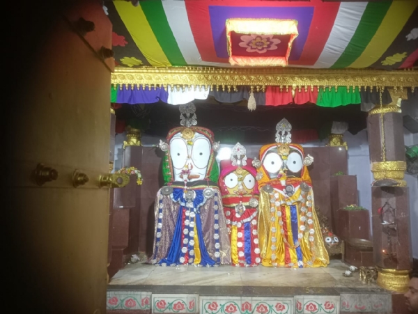 ଶ୍ରୀ ଜୀଉ ଙ୍କ ମସ୍ତକ ରେ ଲାଗି ହେଲା ସୁବର୍ଣ୍ଣ ଚିତା