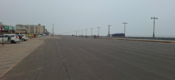 ବିଜୁଳି ଶାସନ ଗଲାଣି ହୁଗୁଳି ଲାଇଟହାଉସ ଷ୍ଟର୍ଲିଙ୍ଗ ରାସ୍ତାରେ ଦିନରେ ଖୁଣ୍ଟରେ ଜଳୁଛି ବିଜୁଳି