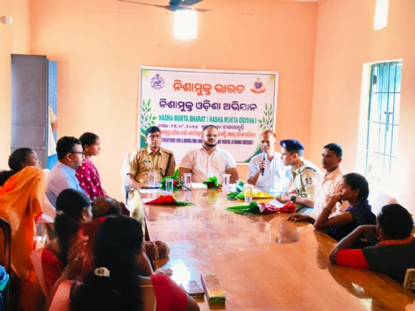ସ୍ଵାଭିମାନ ଅଞ୍ଚଳରେ ନିଶାମୁକ୍ତ ଭାରତ ଅଭିଯାନ: ନିଶାମୁକ୍ତ ସମାଜ ଓ ବିକଳ୍ପ ଜୀବିକା ଗଠନ ପାଇଁ ଜିଲ୍ଲାପାଳଙ୍କ