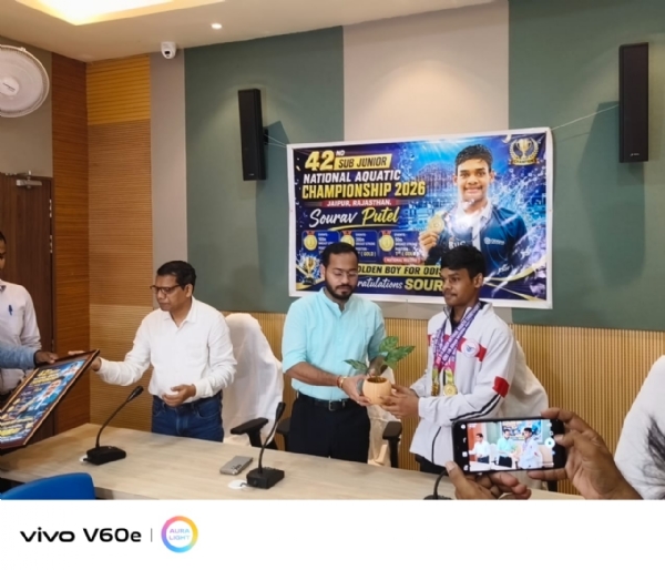 ଜାତୀୟସ୍ତରରେ ୩ଟି ସ୍ୱର୍ଣ୍ଣପଦକ ସହ ଜାତୀୟ ରେକର୍ଡ ହାସଲ କରି ଥିବା ଯୁବ ସନ୍ତରଣ ପ୍ରତିଭା ସୌରଭ ପୁଟେଲଙ୍କୁ ଜିଲ୍ଲା ପ୍ରଶାସନ ପକ୍ଷରୁ ସମ୍ବର୍ଦ୍ଧିତ ଜାତୀୟସ୍ତରରେ ୩ଟି ସ୍ୱର୍ଣ୍ଣପଦକ ସହ ଜାତୀୟ ରେକର୍ଡ ହାସଲ କରି ଥିବା ଯୁବ ସନ୍ତରଣ ପ୍ରତିଭା ସୌରଭ ପୁଟେଲଙ୍କୁ ଜିଲ୍ଲା ପ୍ରଶାସନ ପକ୍ଷରୁ ସମ୍ବର୍ଦ୍ଧିତ