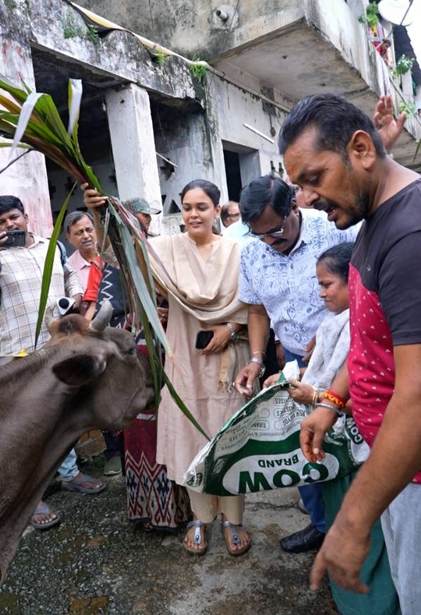 Ex mla Dipali Das visit Gosala Ex mla Dipali Das visit Gosala