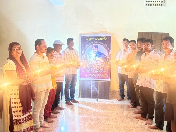 କଳାକାର ଜିତେନଙ୍କ ଅକାଳ ବିୟୋଗରେ ଶୋକ ସଭା କଳାକାର ଜିତେନଙ୍କ ଅକାଳ ବିୟୋଗରେ ଶୋକ ସଭା